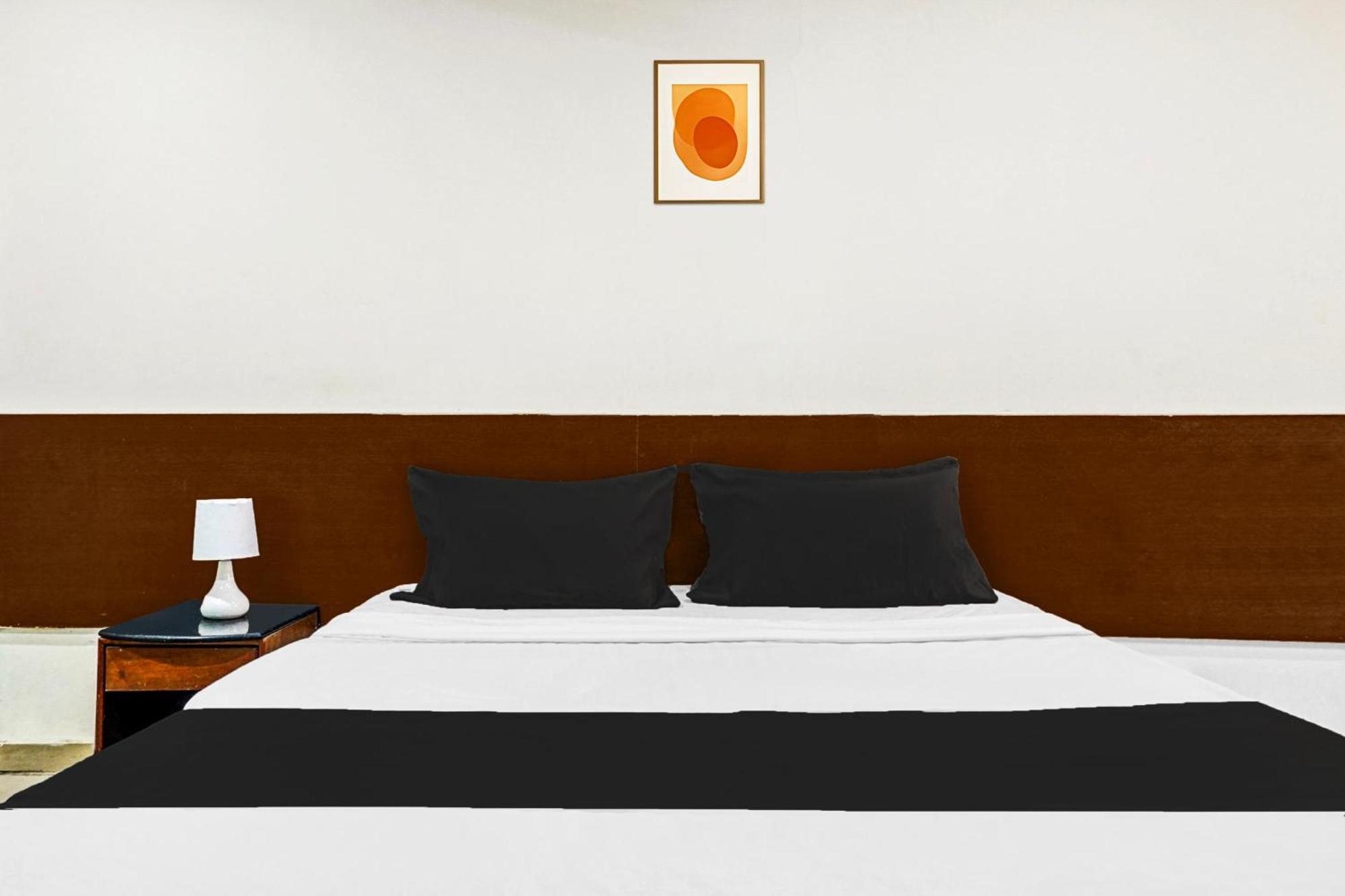 Hotel O Royal Lodge Koregaon Eksteriør billede