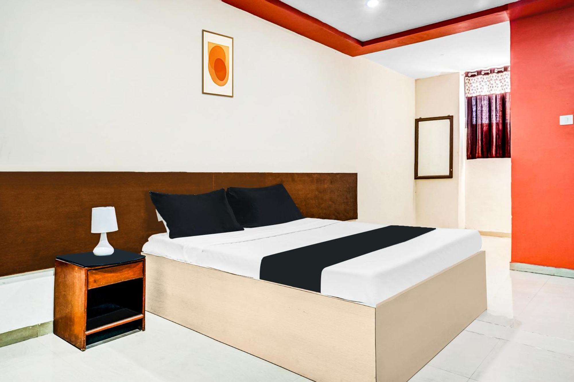 Hotel O Royal Lodge Koregaon Eksteriør billede
